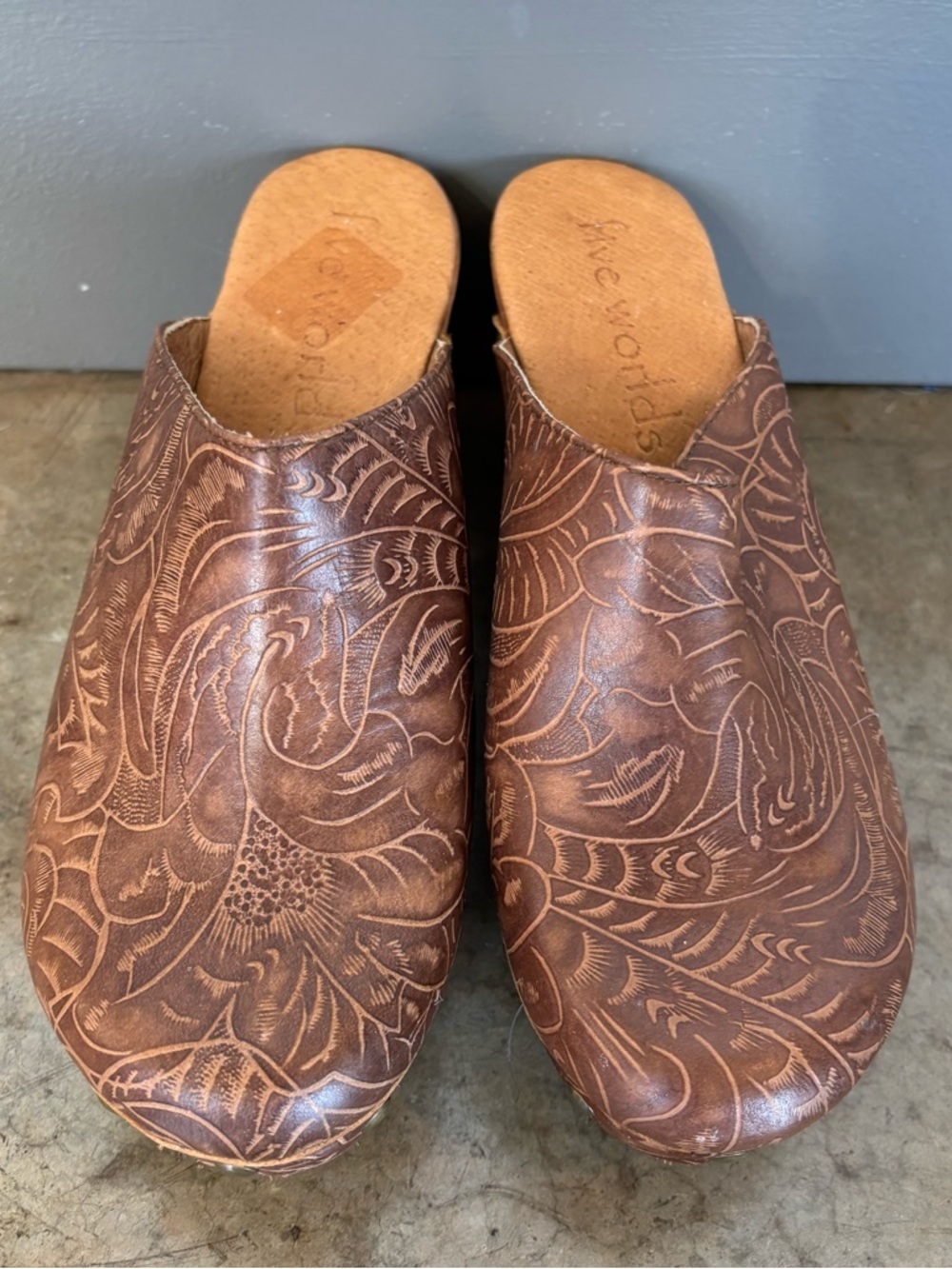 Five Worlds Leather Clogs Size 7